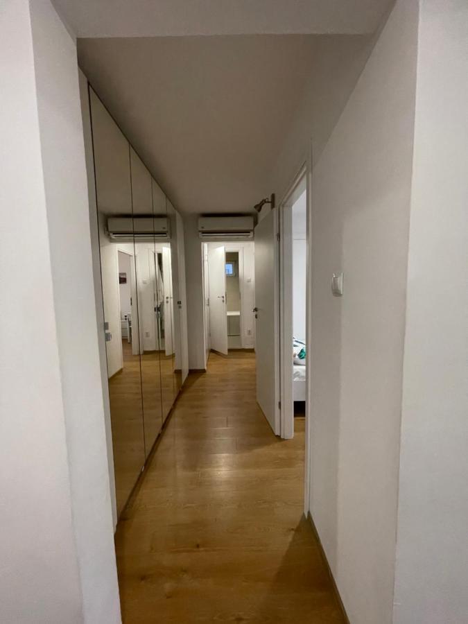 Apartment Zeus Apartament Close To Presidencial Palace